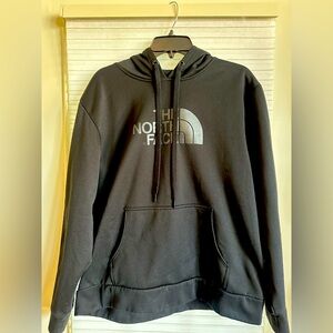 The North Face Black Hoodie
Men’s
XL